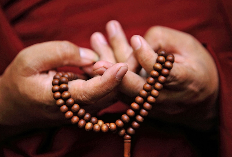 Vì sao vòng tay, chuỗi hạt gỗ thường được dùng tặng Phật tử?
