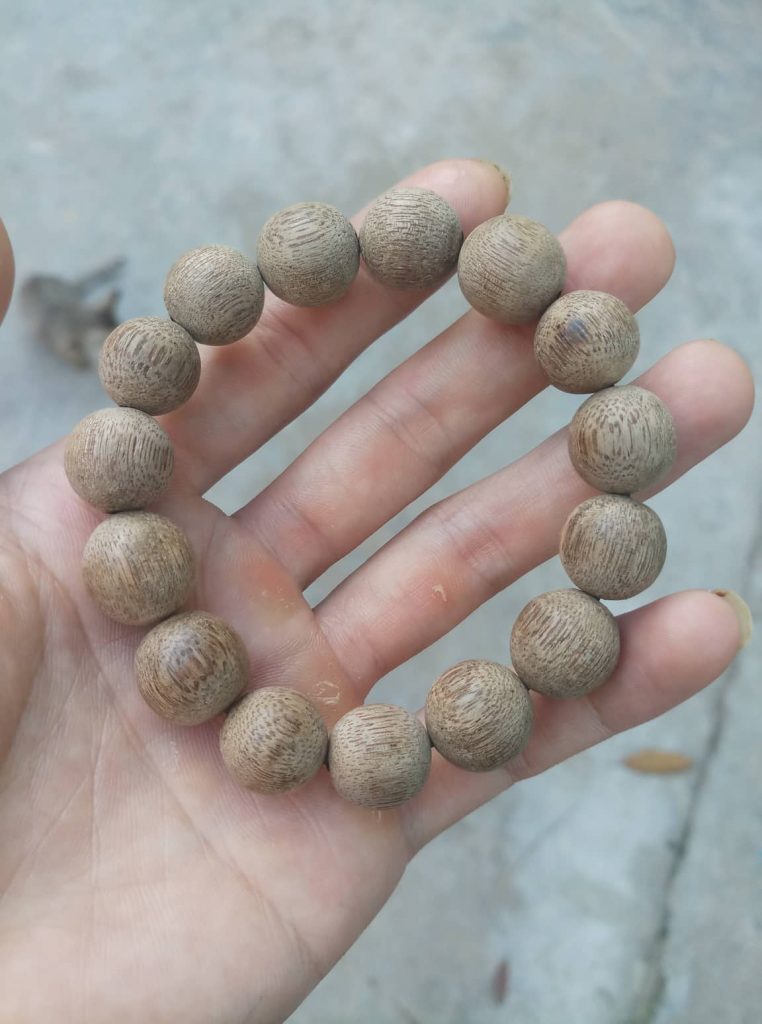 Vòng tay Trầm Hương Tốc Tự Nhiên 14 mm - 15 hạt